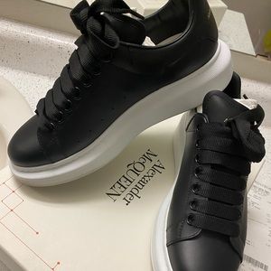 Alexander McQueen black/white sneakers